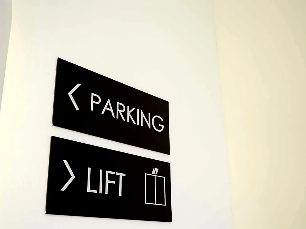 Указатели «Parking» и «Lift»